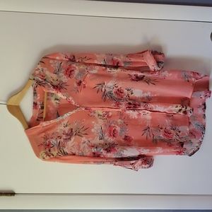 Kut From The Kloth pink Henley blouse with lovely floral print. Size XL